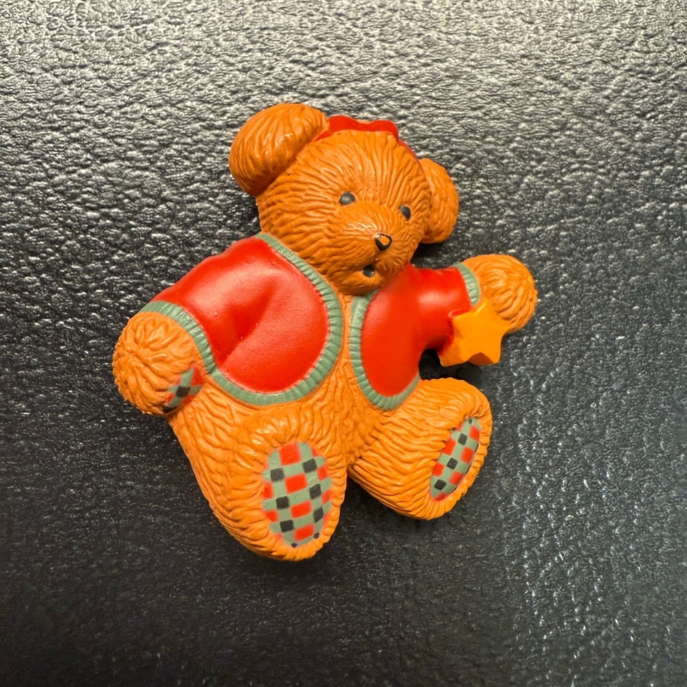 Vintage 1985 Hallmark ‘Stocking Bear’ Teddy Bear Christmas Pin